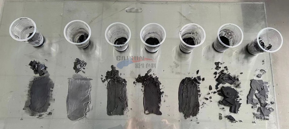 彩生黑色浆用于水泥着色的对比
